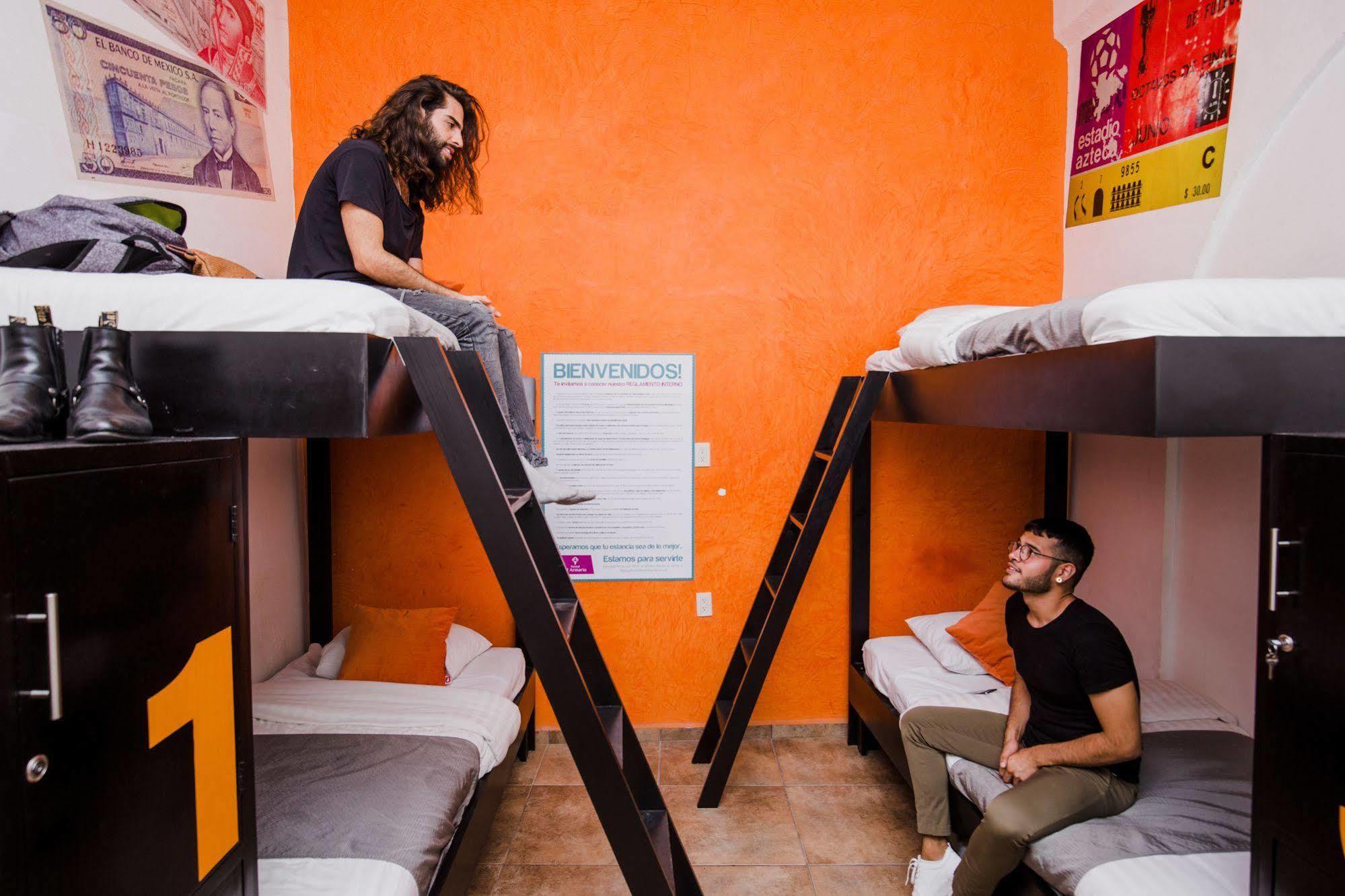 Hostal El Armario Leon Exterior photo